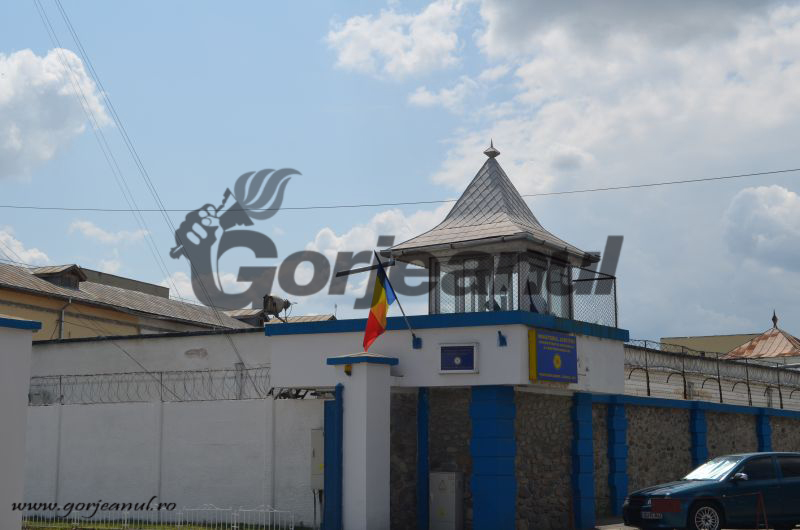 Peste 60 De Deţinuţi Se Scolesc Pe Băncile Penitenciarului Targu