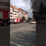 VIDEO/FOTO: Mașină cuprinsă de flăcări, după accident, la Târgu-Jiu