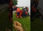 FOTO/VIDEO: S-a aruncat în Jiu! Intervin pompierii