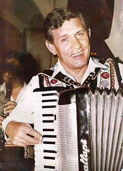 reliability gallop basic Ilie Udilă, acordeonist, 1930 – 2002 | Ştiri locale de ultima ora, stiri  video - Ştiri Gorjeanul.ro